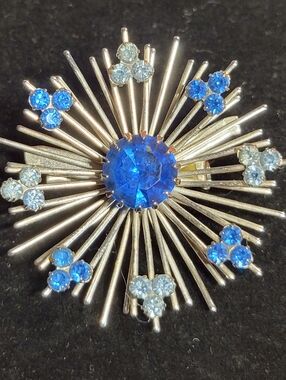 Vintage Coventry Blue Rhinestone Starburst Brooch
